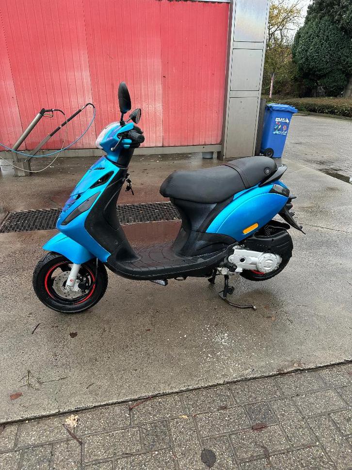 Piaggio zip A klasse, Fietsen en Brommers, Scooters | Piaggio, Zo goed als nieuw, Zip, Klasse A (25 km/u), Benzine, Ophalen