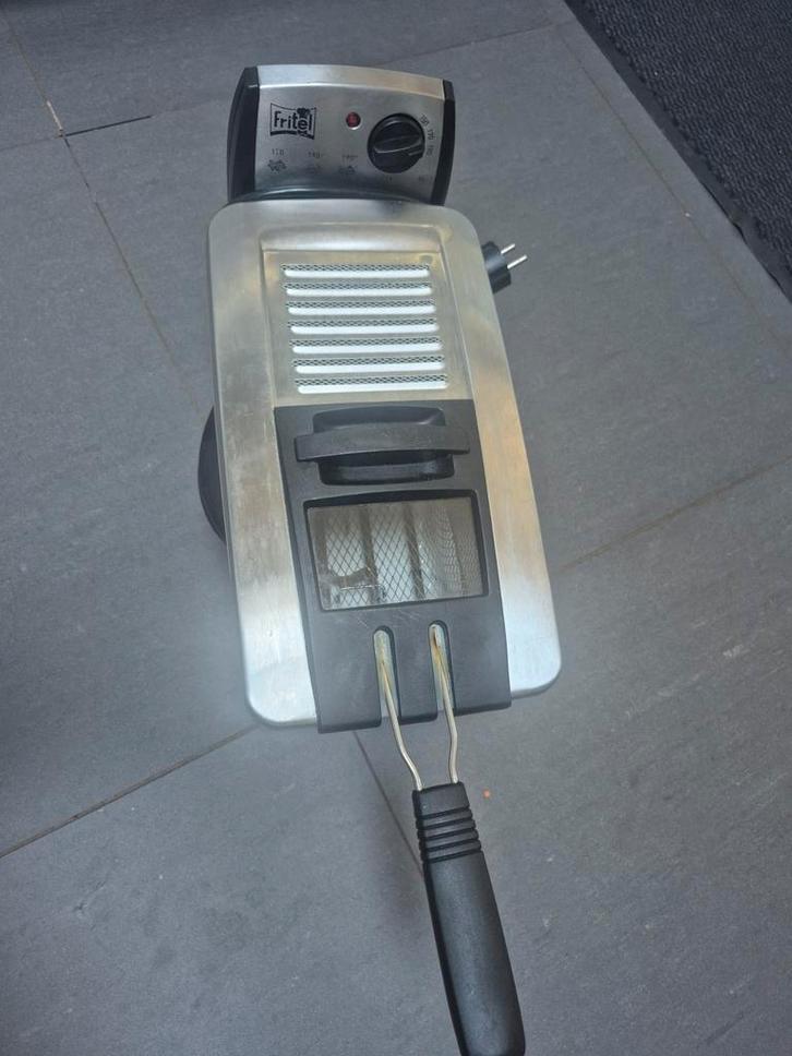Friteuse van Fritel, Elektronische apparatuur, Frituurpannen, Gebruikt, 3 tot 4 liter, Uitneembare binnenpan, Ophalen