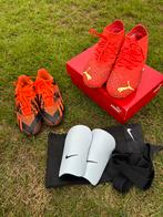 Voetbalschoenen maat 30/31 en scheenbeschermers, Kinderen en Baby's, Kinderkleding | Schoenen en Sokken, Ophalen, Zo goed als nieuw