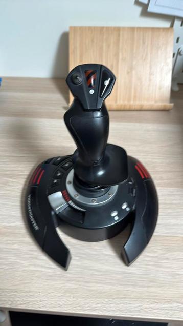 Hotas thrustmaster beschikbaar voor biedingen