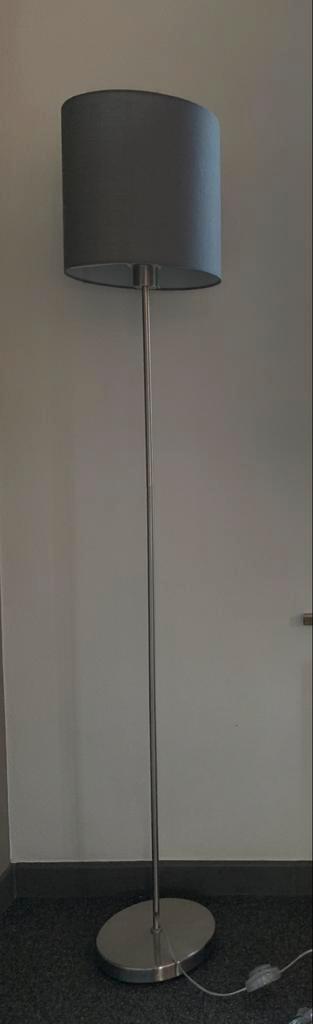 Staande lamp beschikbaar voor biedingen
