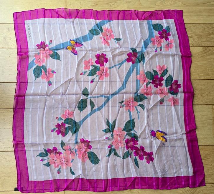 Zijden sjaal Hanae Mori, Kleding | Dames, Mutsen, Sjaals en Handschoenen, Zo goed als nieuw, Sjaal, Ophalen of Verzenden