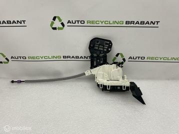 Portierslot Rechts Achter Mercedes A Klasse W176 A2047302735 beschikbaar voor biedingen