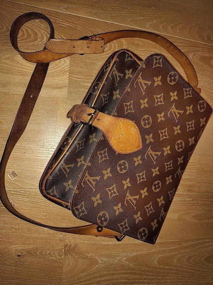 Louis Vuitton Cartouchière GM Monogram, Handtassen en Accessoires, Tassen | Damestassen, Gebruikt, Schoudertasje, Bruin, Ophalen of Verzenden