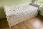 Bed IKEA (HEMNES) + Twee matrassen, 160 cm, Réglable, Deux personnes, Crème