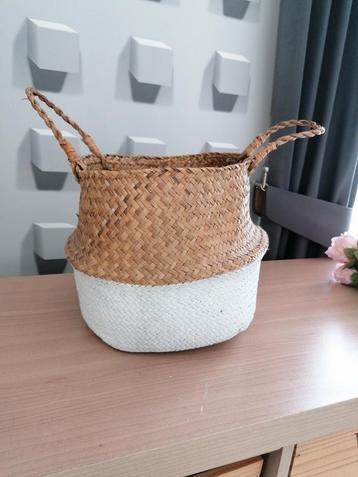 Bloempot, gevlochten plooibare mand. Diameter boven 25 cm.  beschikbaar voor biedingen