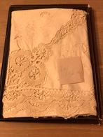 Vintage antiek Brugse kanten tafelkleed uit de jaren 60