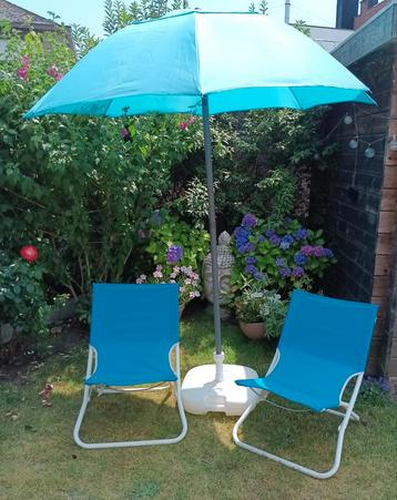Parasol en 2 ligzetels beschikbaar voor biedingen