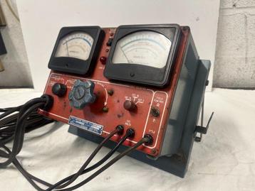 Vintage SUN Ampère en Volt tester uit 1949 op statief. beschikbaar voor biedingen