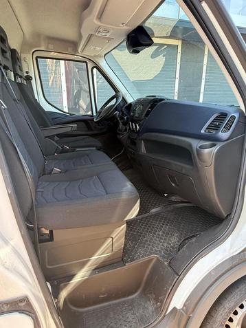 Iveco 35S18 - Betrouwbare en complete bestelwagen beschikbaar voor biedingen