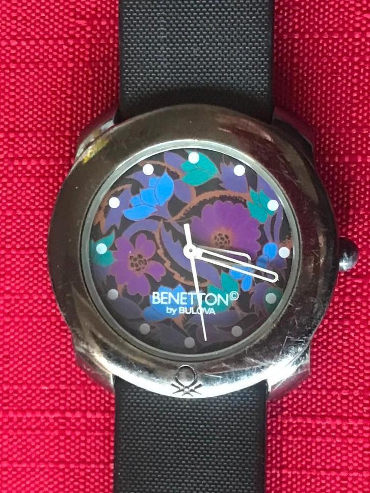 Benetton by Bulova polshorloge, Handtassen en Accessoires, Horloges | Dames, Polshorloge, Staal, Kunststof, Ophalen of Verzenden