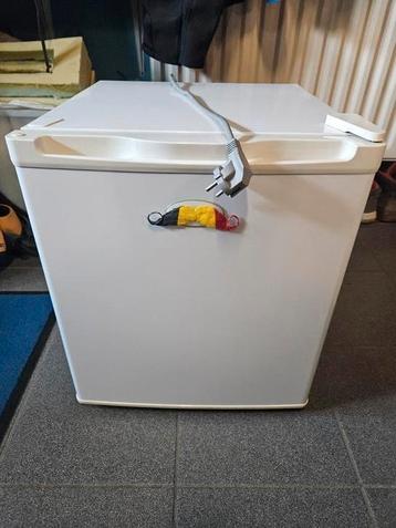 Koelkast tafelmodel. beschikbaar voor biedingen