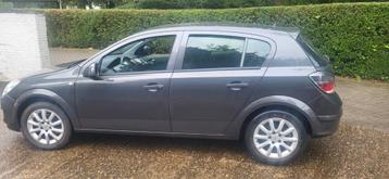 ✅️Opel astra 1.6 benzine 2012 1ste eigenaaar 1 jaar garantie beschikbaar voor biedingen