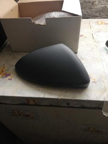 Coque de rétroviseur coter passager d'une golf 7 a peindre  beschikbaar voor biedingen