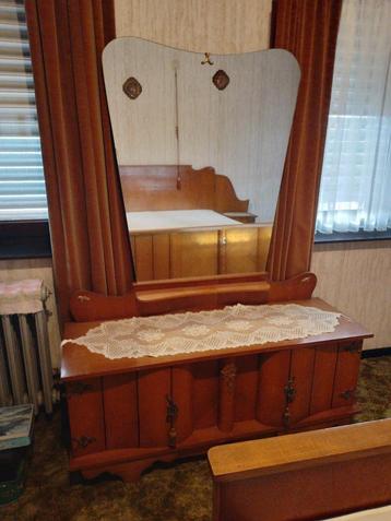 Commode avec miroir, Enlèvement