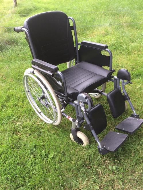 Manuele rolstoel met verstelbare beensteunen, Diversen, Rolstoelen, Nieuw, Ophalen of Verzenden