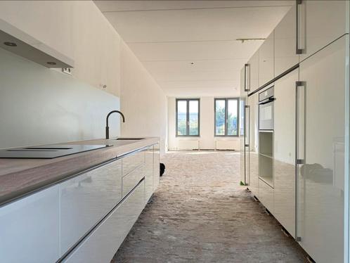 Prachtige keuken in 2 parallelle delen, Huis en Inrichting, Keuken | Complete keukens, Dubbelwandige keuken, Wit, Hout, Greeploos