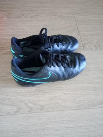 Voetbalschoenen Nike 31,5 beschikbaar voor biedingen