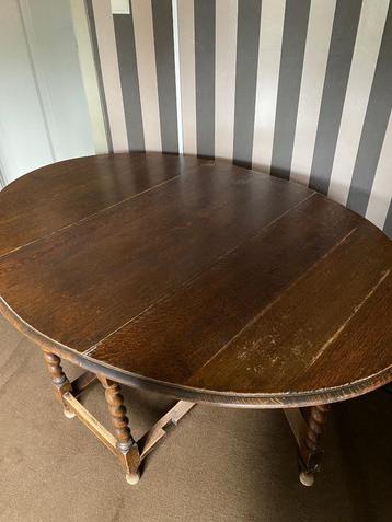 Antieken ovalen tafel
