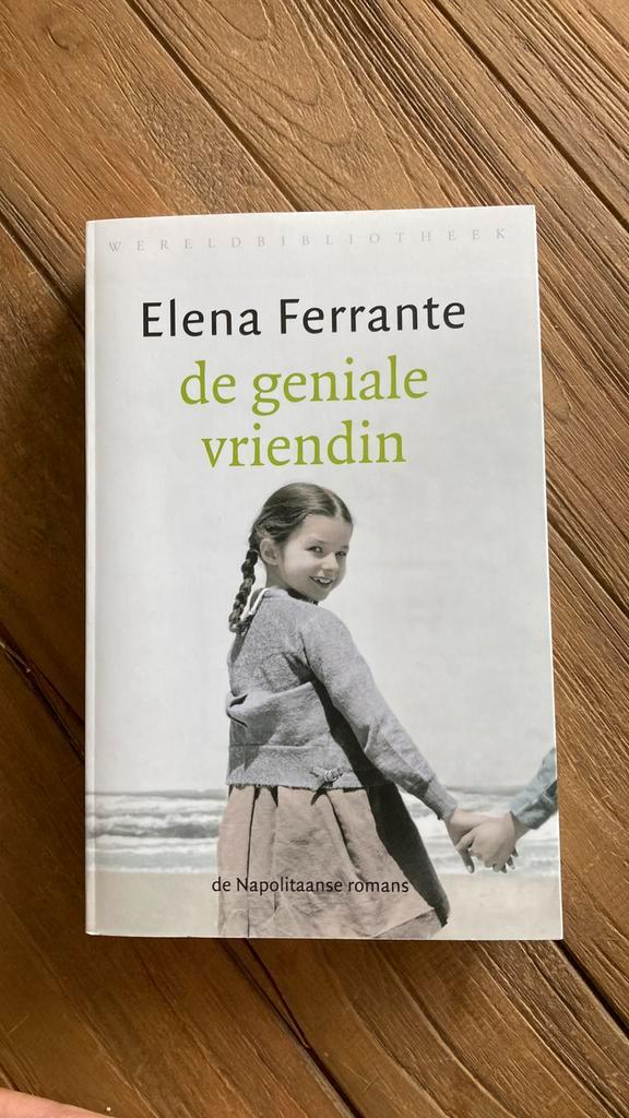 Elena Ferrante - De geniale vriendin, Boeken, Literatuur, Zo goed als nieuw, Ophalen of Verzenden