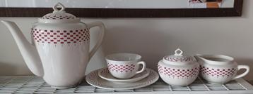 BOCH-servies: 3 dessertborden, 13 ondertassen en 11 tassen beschikbaar voor biedingen