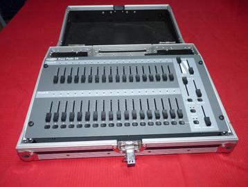 CONSOLE DMX SHOWTEC EASY FADE 36 (+ OPTION FLIGHT), Enlèvement ou Envoi, Comme neuf, Autres types