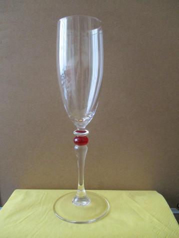 nieuwe champagnefluiten en glazen beschikbaar voor biedingen