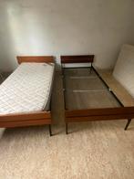 2 eenpersoonsbedden zonder matras, Huis en Inrichting, Slaapkamer | Bedden, Gebruikt, Ophalen