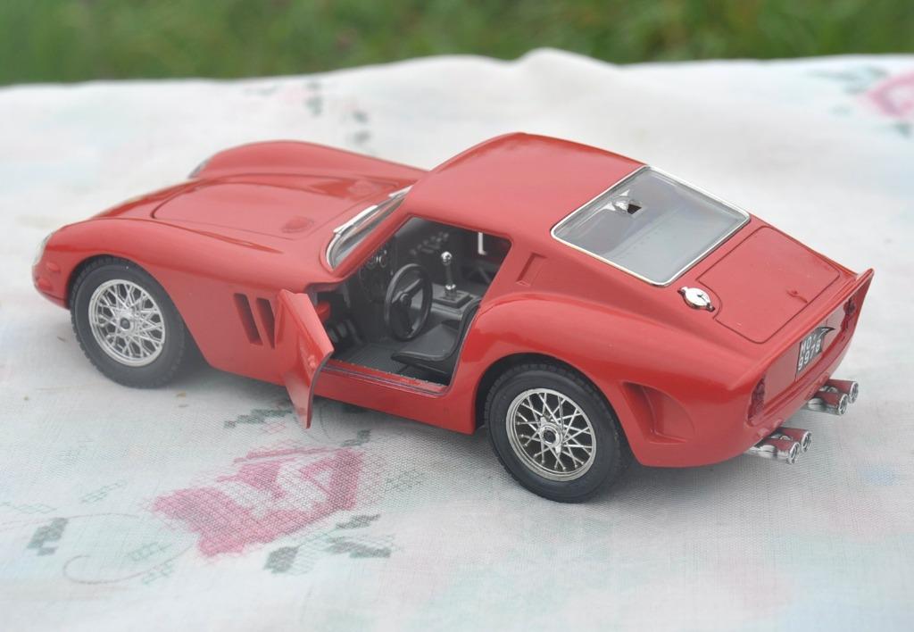 Ferrari 1/24 - 348 TB - 1989 - Hachette (D'occasion) à St-Sulpice VD pour CHF 20 - avec