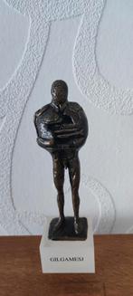 Bronzen beeldje met bijhorend seder houten kistje., Enlèvement