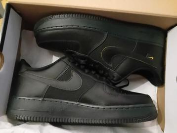 Nike air force 1'07 black and university gold