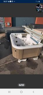 Jacuzzi gratis geleverd geplaatst en 1j garantie, Ophalen of Verzenden, Zo goed als nieuw