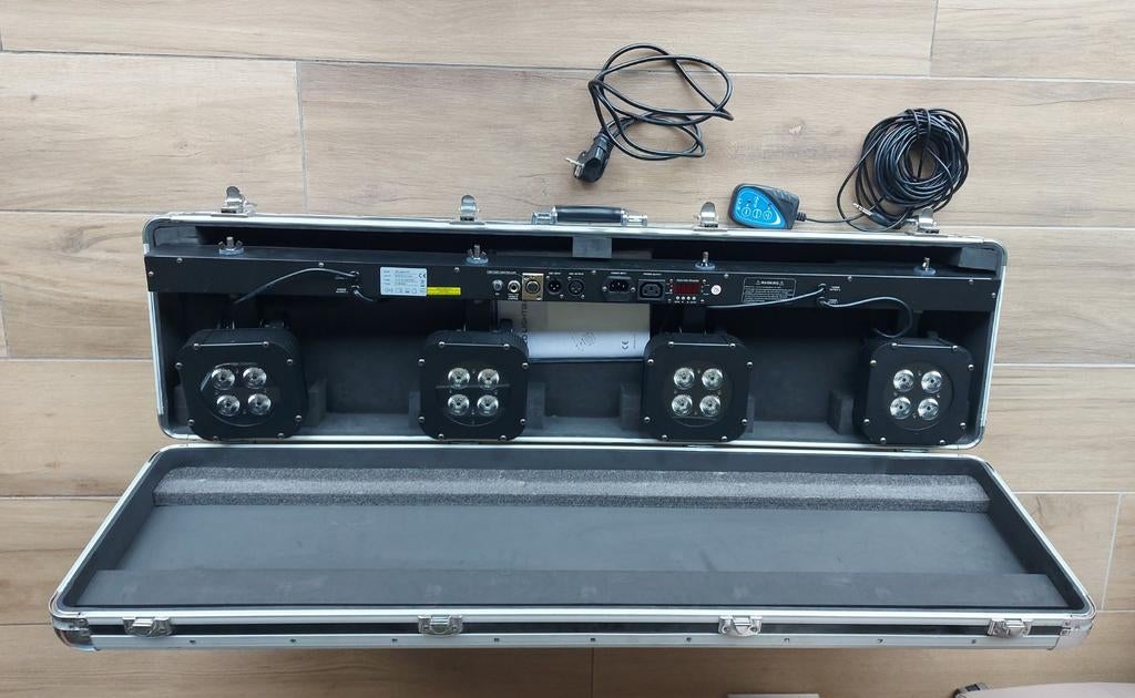 Jb 4 tc par bar + jv flightcase + dmx handcontroller, Muziek en Instrumenten, Ophalen