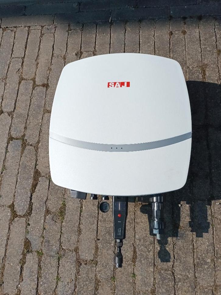 Omvormer zonnepanelen, Elektronische apparatuur, Overige elektronische apparatuur, Zo goed als nieuw, Ophalen