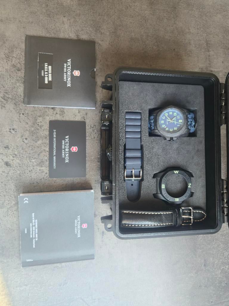 Victorinox Swiss Army I.N.O.X. Carbon, Handtassen en Accessoires, Horloges | Heren, Ophalen of Verzenden, Leer