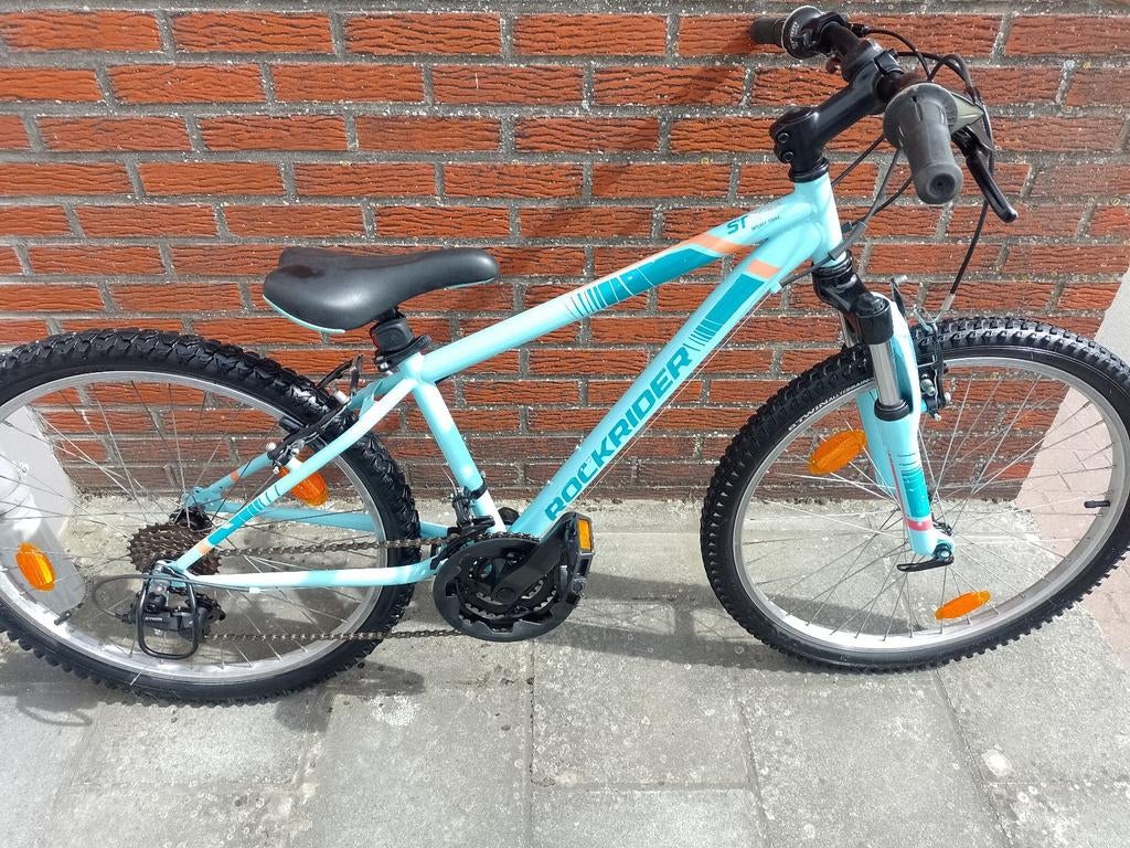 Te koop b'twin Rockrider 24 inch gemengde fiets, Fietsen en Brommers, Fietsen | Jongens, Zo goed als nieuw, 24 inch, Versnellingen