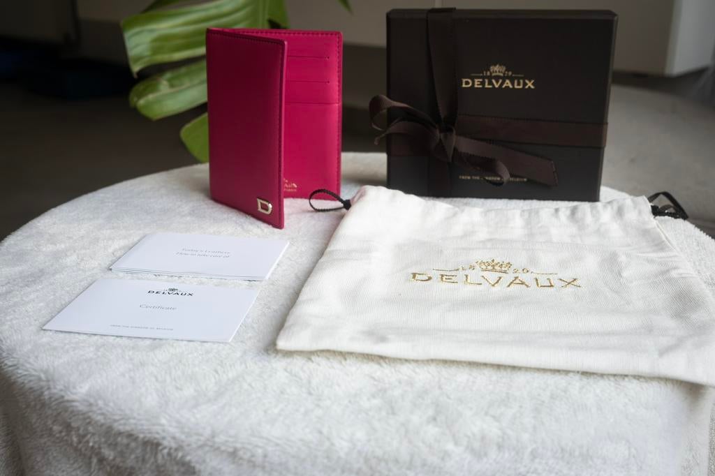 Delvaux Signature PCA Polo Portemonnee – Rose Indien, Handtassen en Accessoires, Portemonnees, Nieuw, Overige merken, Roze, Leder