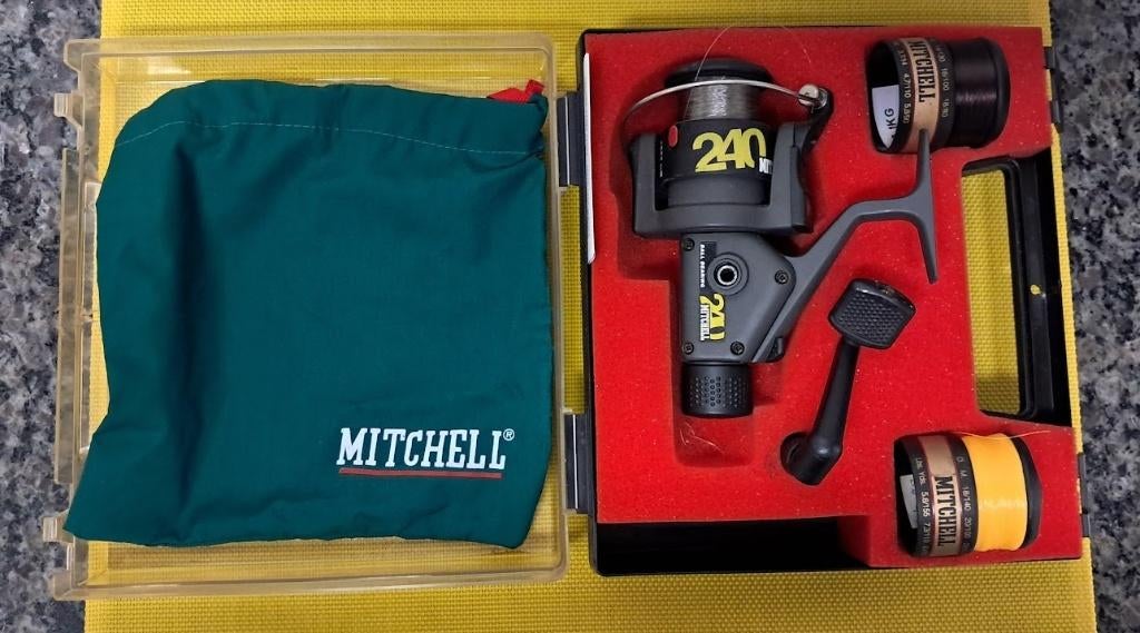 Moulinet MITCHELL 240 en boite, Watersport en Boten, Hengelsport | Algemeen, Zo goed als nieuw, Molen, Ophalen of Verzenden