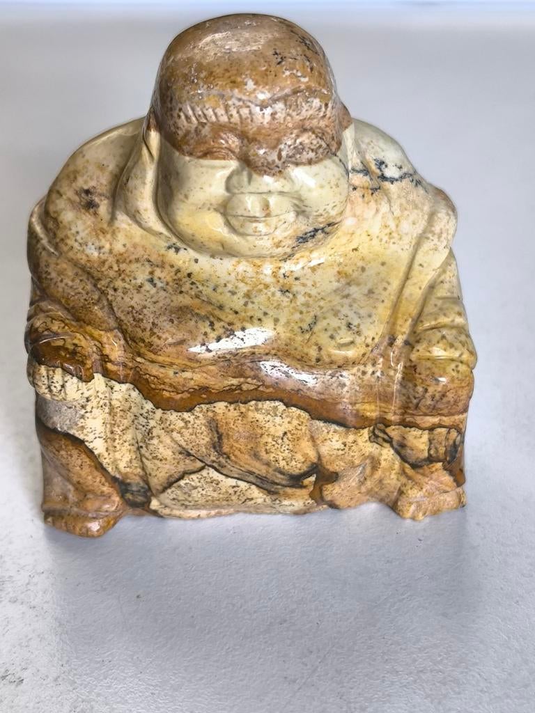 Handgesneden happy Boeddha in marmer, Huis en Inrichting, Woonaccessoires | Boeddhabeelden, Ophalen of Verzenden