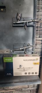 4 zo goed als nieuwe pistolen 1 nieuwe pistool, Hobby & Loisirs créatifs, Peinture, Enlèvement, Comme neuf