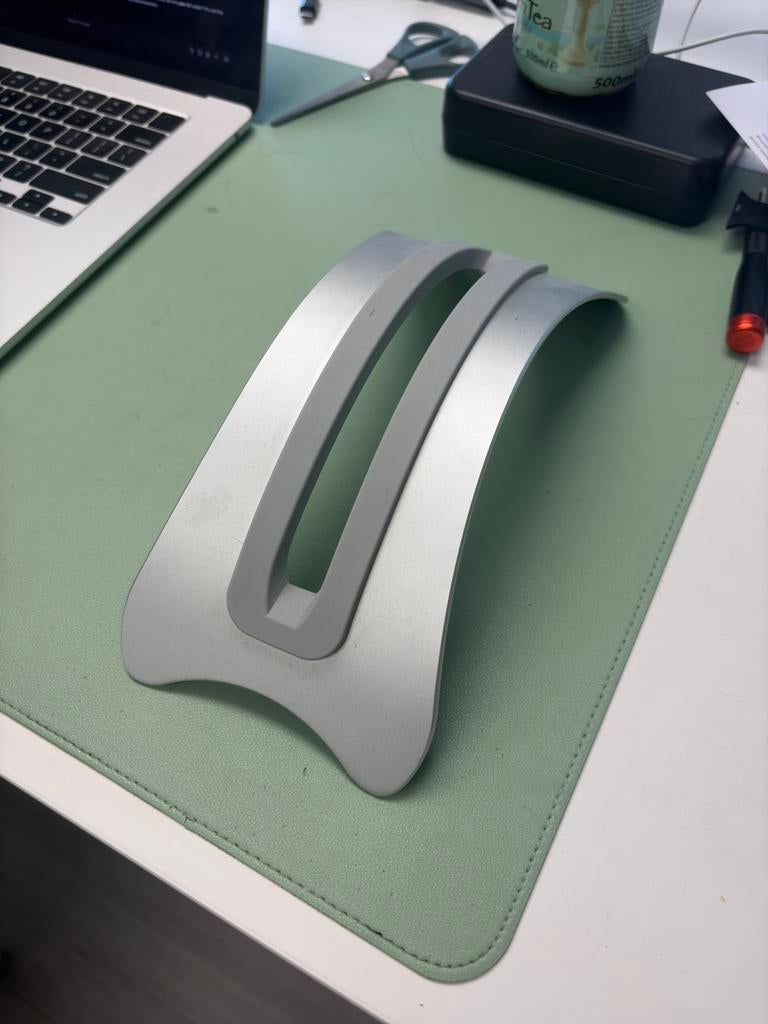 Aluminum Vertical Laptop Desk Mount, Informatique & Logiciels, Enlèvement, Comme neuf