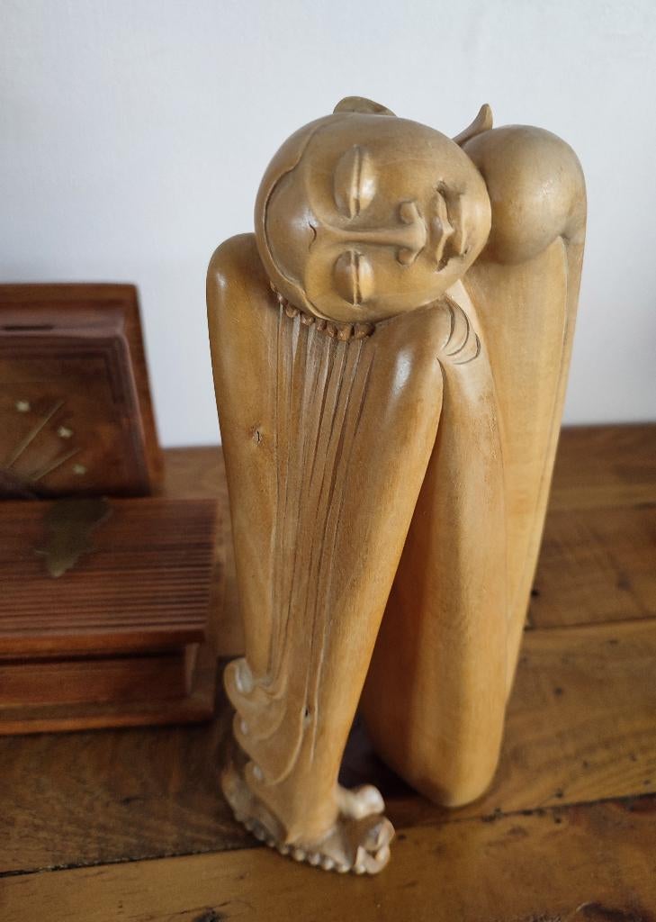 Bali : homme endormi. Bois, sculpté main. Mid Century, Antiquités & Art, Enlèvement ou Envoi