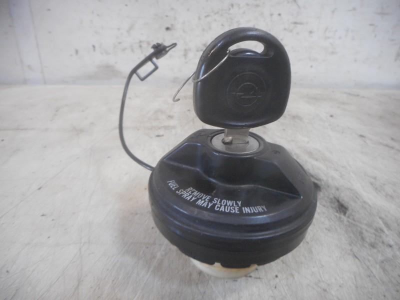 BOUCHON DE RESERVOIR Opel Agila (A) (01-2000/12-2007), Autos : Pièces & Accessoires, Utilisé, Opel