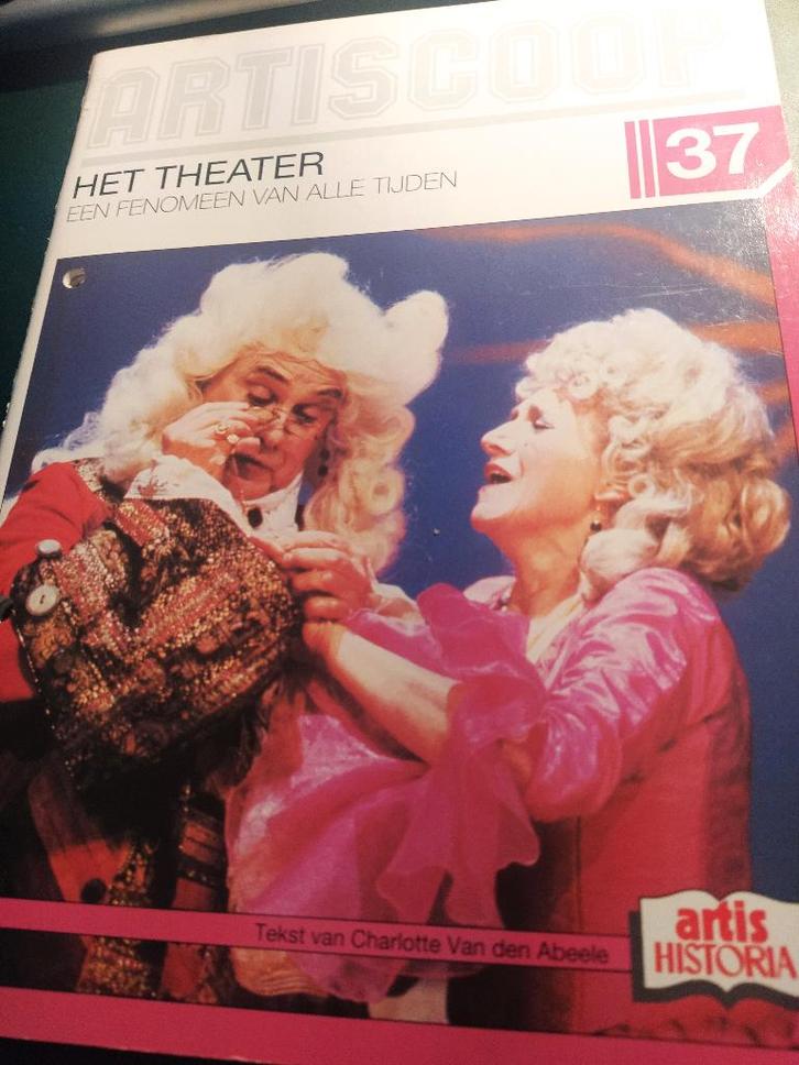 boek: Heerekrintjes; Hetty Paërl-poppenspel+Het theater., Boeken, Kunst en Cultuur | Dans en Theater, Gelezen, Toneel, Ophalen of Verzenden