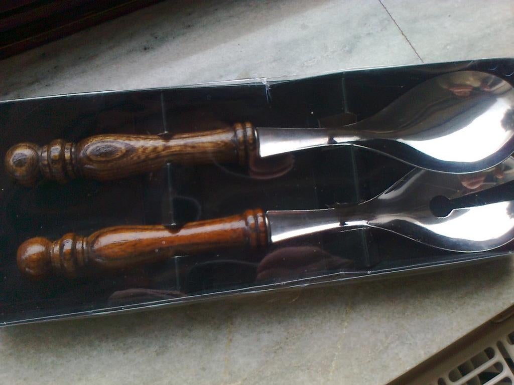 Couverts pour la salade et Couverts pour couper la volaille., Maison & Meubles, Cuisine | Couverts, Enlèvement ou Envoi