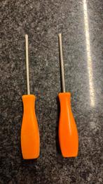 2 kleine sterschroevedraaiers (doos 57), Ophalen