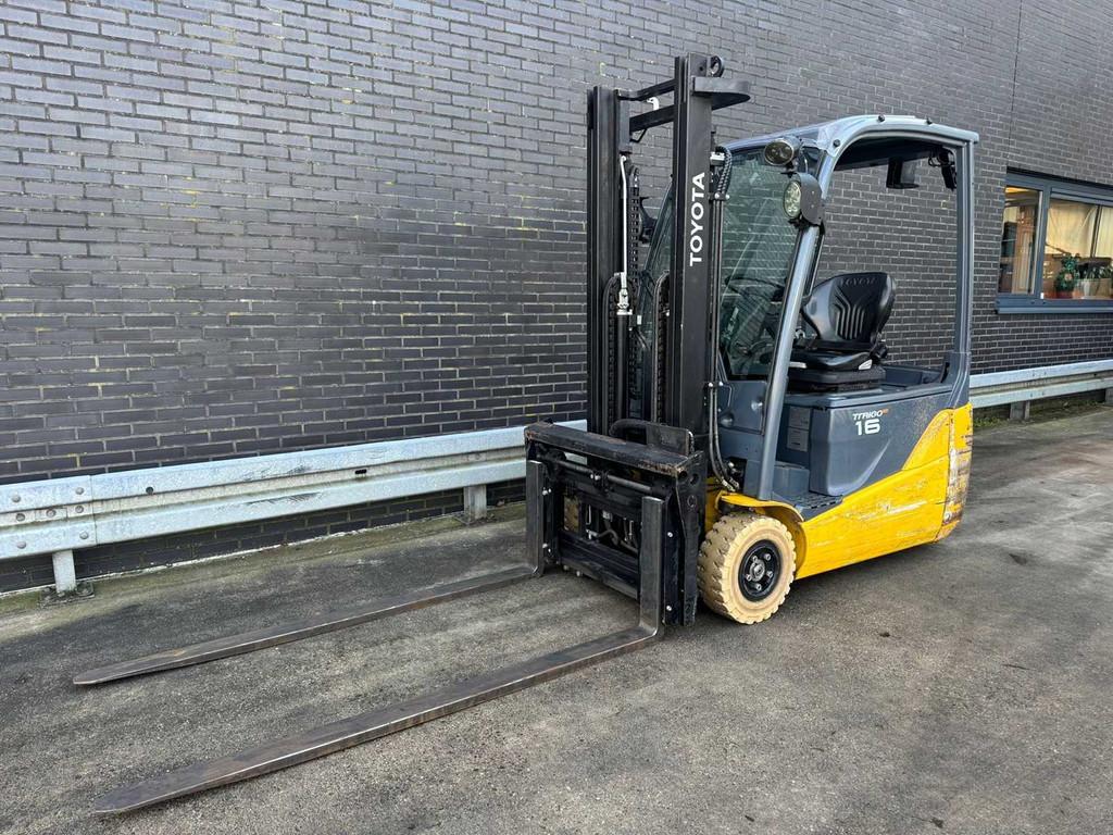 Toyota - 2018 - 8-FBE-16-T - 3,3M duplex, levier libre, levi, Articles professionnels, Machines & Construction | Chariots élévateurs & Transport interne