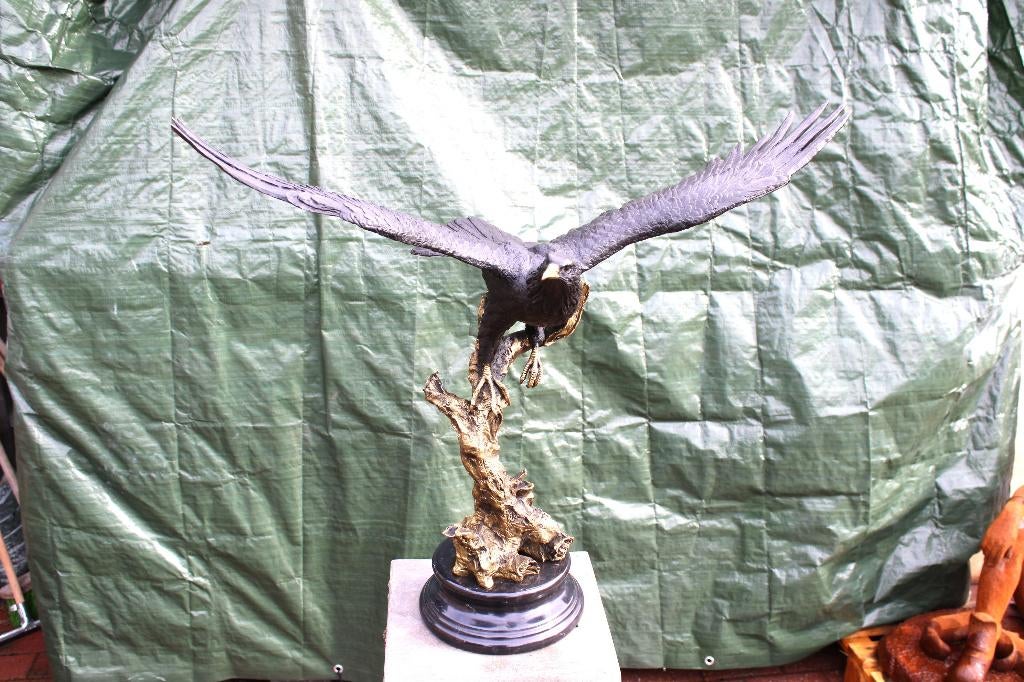 grand aigle en bronze sur socle signé , MOIGNIEZ ., Antiquités & Art, Antiquités | Bronze & Cuivre, Bronze, Enlèvement