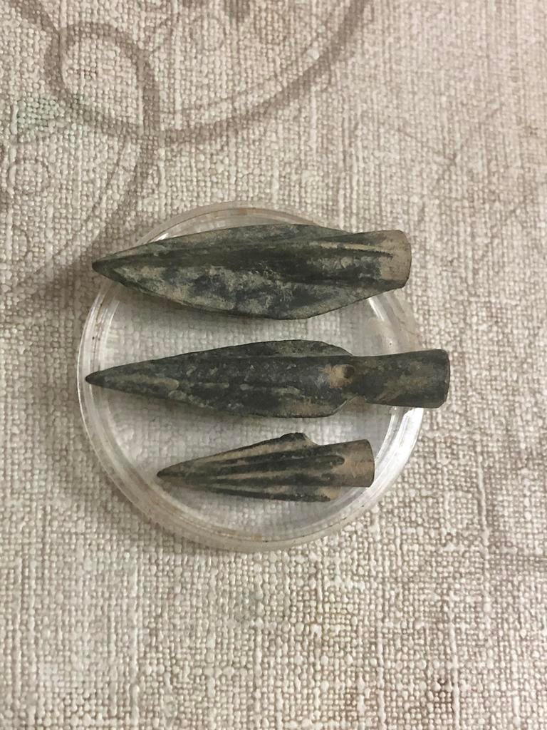 3 antieke pijlpunten, Ophalen of Verzenden, Brons