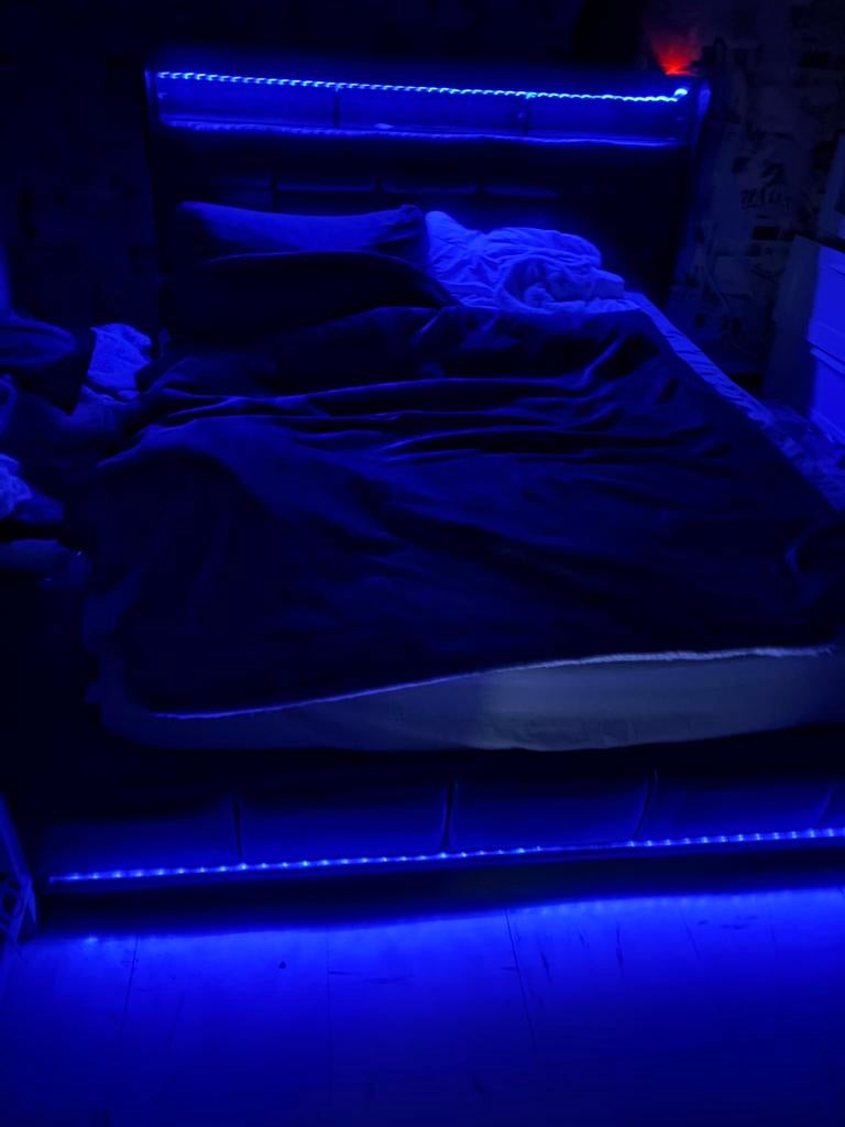 Lit deux personne avec led incorporee, Maison & Meubles, Chambre à coucher | Lits, Enlèvement, Comme neuf, Deux personnes